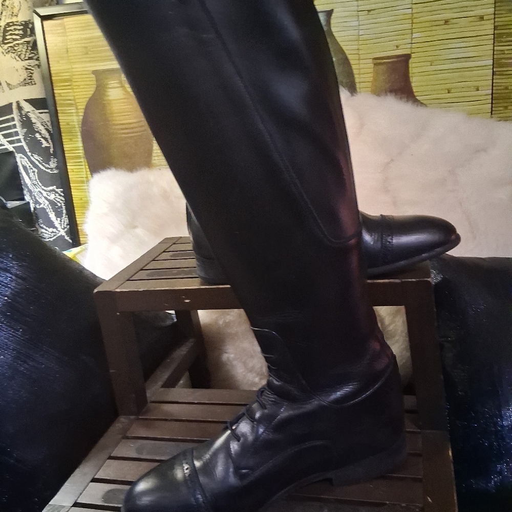 Elegant Black Heeled Boots